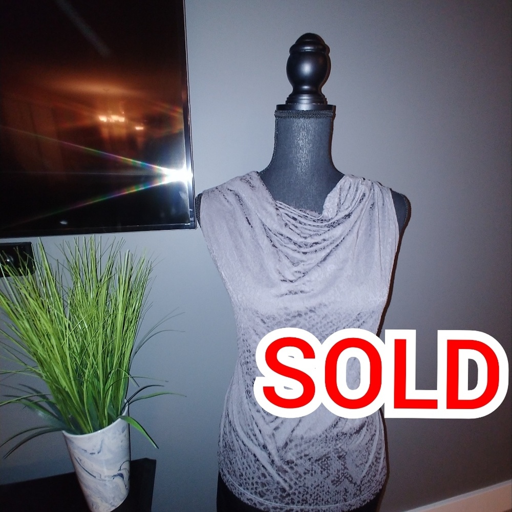 GRAY NEW YORK & CO SLEEVELESS BLOUSE - SIZE/ LARGE